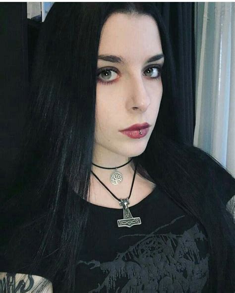 Pin By Aline Olmo On Black Metal Girls Metal Girl Style Black Metal