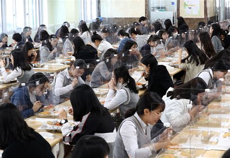 Coronavirus pandemic containment rate is 93%. Schools reopen in South Korea as virus fears ease