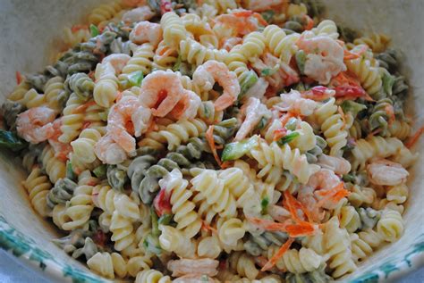 Mix in basil right before serving. Christmas Holiday Ideas: MERRY CHRISTMAS PASTA SHRIMP SALAD