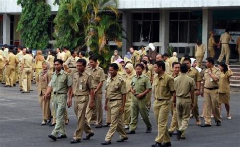 Siapa PNS Pertama Di Indonesia Sosoknya Sangat Dihormati