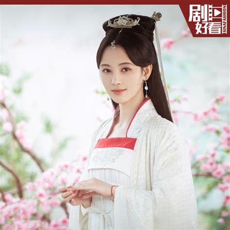 Share a gif and browse these related gif searches. 劇好看|《新白娘子傳奇》開播 鞠婧禕版"小白"有點仙__新浪網-北美