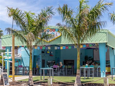 Hotels near the dog bar. - Buoy's Waterfront Bar & Grill - St Pete Beach