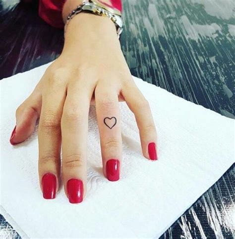 59 Tatuajes En Los Dedos Para Chicas Que Te Encantarán Tatuagem