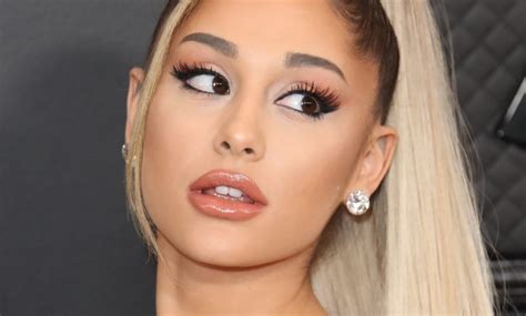 Ariana Grande Is Giving 1 Million Of Therapy To Her Fans