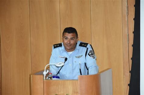 היתרונות של פורטל השתלמויות הם רבים ונובעים מחלוקתו הנוחה והידידותית למשתמש, כמו גם מהיצע הקורסים הרחב המפורט בו צפו: טקס חילופי מפקדים בתחנת משטרת אשדוד - שושן במקום ...