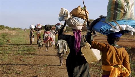 السودان يتعهد بإنهاء أزمة النازحين في 2022