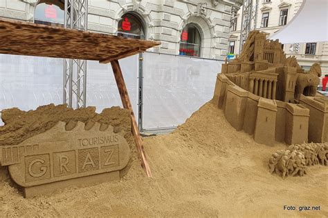 Samstags werden ihre pakete zwischen 8 und 18 uhr gebracht. Sandskulpturen: Odysseus am Grazer Hauptplatz