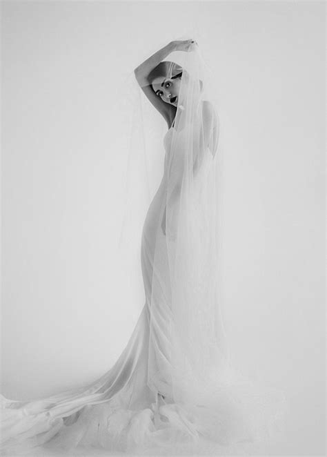 Be Stunning In Your Minimalist Wedding Dress Choice Preowned Wedding Dresses
