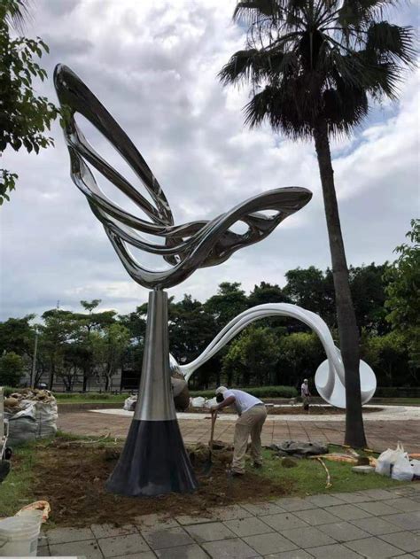 Modern Large Outdoor Sculpture , Mirror Polished Stainless Steel Art ...