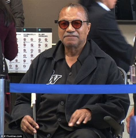 Billy Dee Williams 81 Gets Help With Wheelchair As Star Wars Legend