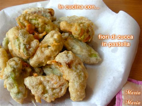 Sbattete un uovo con sale e pepe, immergetevi dentro i fiori di zucca e poi passateli nel pan grattato, esattamente come si fa per le. Fiori di zucca in pastella, ricetta fritti - In Cucina con ...