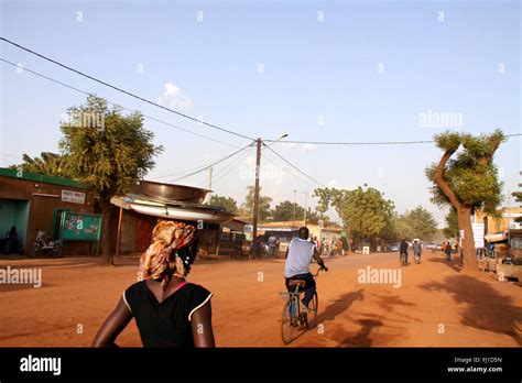 Rues Typiques à Ouagadougou Capitale Du Burkina Faso Photo Stock Alamy