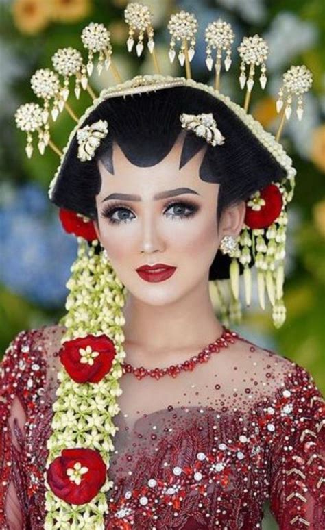 Cunning Indonesian Wedding Inspo Red Dress Crown Jewelry Single