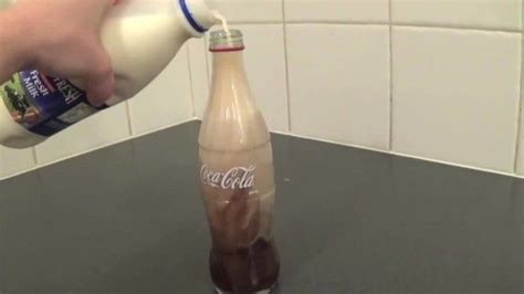 He Poured Milk Into His Coke The Result Im Totally Speechless