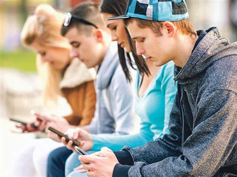 La Mitad De Los Jóvenes Siente Que Su Smartphone Es Su Mejor Amigo
