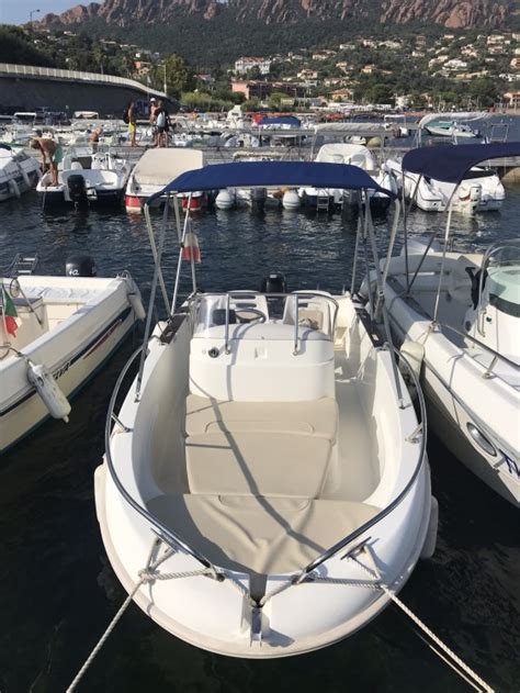 Enter & enjoy it now! Mieten Sie ein Jeanneau Cap Camarat 515 Style MISTRAL III ...