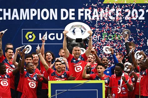 Ligue 1 Le Losc A Reçu Son Trophée De Champions Devant Des Milliers