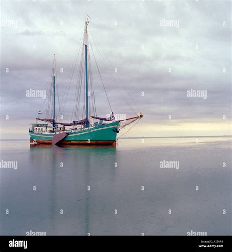Flat Bottom Sailboat Hi Res Stock Photography And Images Alamy