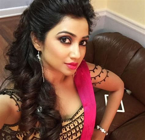 Shreya Ghoshal Becomes Instagram Hit With Backstage Selfie Holiday