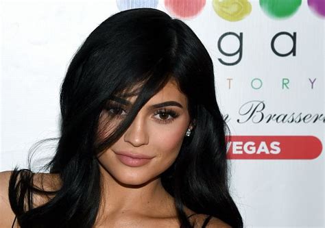 why kylie jenner decided to keep her pregnancy secret for 9 months