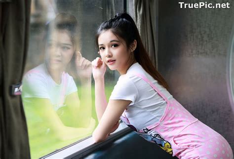 taiwanese model 黃旺旺 lovely and naughty girl
