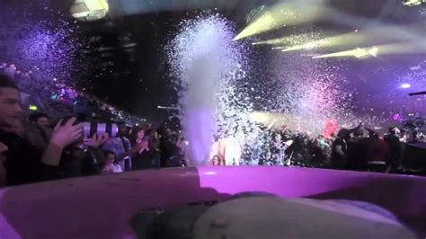 White Confetti Confetti Blaster Special Effect Youtube