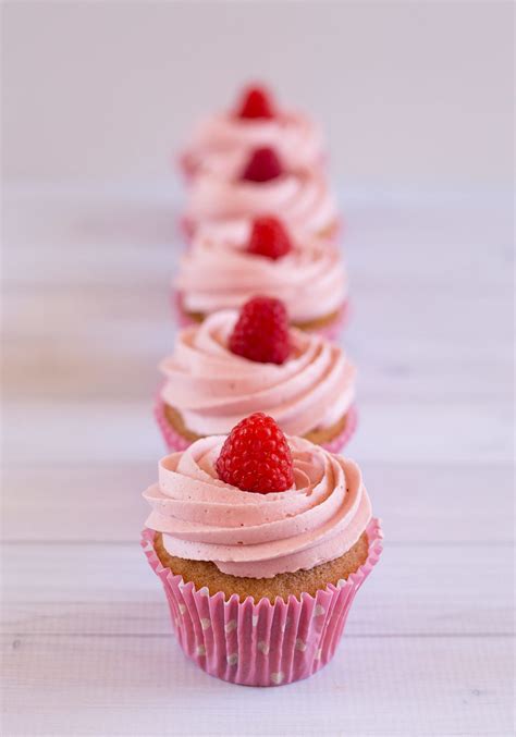 Fresh Raspberry Cupcakes With Raspberry Buttercream Love Swah