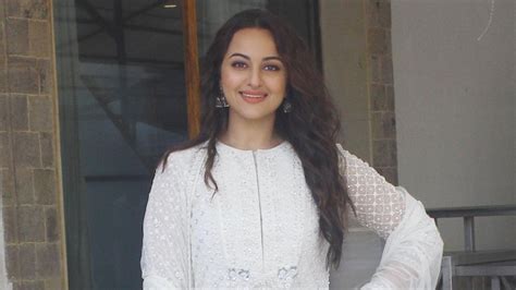 Up Police Visit Sonakshi Sinhas House In Mumbai For Inquiry Into Alleged Cheating Case India