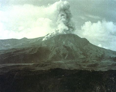 Véhicule Bibliothèque De Troncs Ressortir 8 Mai 1902 Eruption De La
