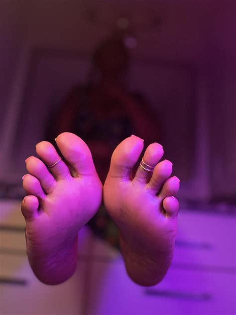 it s friday and my ebony feet want your attention r ebonyfeet