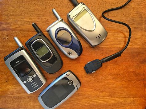 Old Cell Phones 100 Things You Should Throw Away Donate Or Recycle