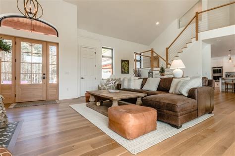 Our standard is to package rift and quartered lumber together. White Oak Rift and Quartersawn Wood Floors