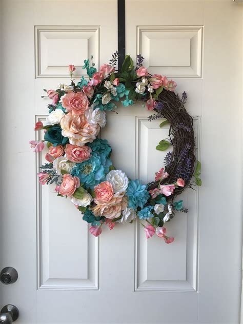 Pin by BumbleBee Wreaths on BumbleBee Wreaths | Summer wreath, Floral wreath, Fall decor