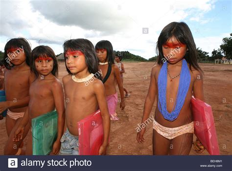 Indios Xingu Hembras Fotografías E Imágenes De Alta Resolución Alamy