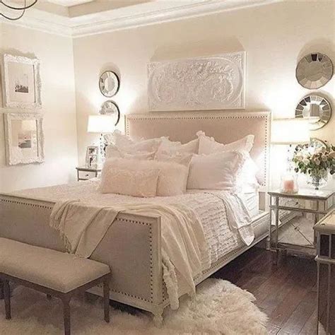 Simple Elegant Master Bedroom Decor Ideas 17