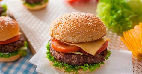 Daging burger kalau buatan sendiri gerenti lagi sedap. Burger Daging Sapi - Resep Para Mamah