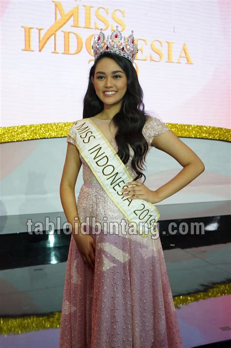 Princess Megonondo Dan Mahkota Miss Indonesia