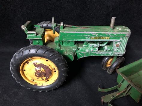 Vintage Cast Iron John Deere Tractor