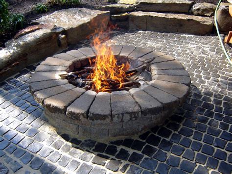 How To Build A Round Stone Fire Pit How Tos Diy