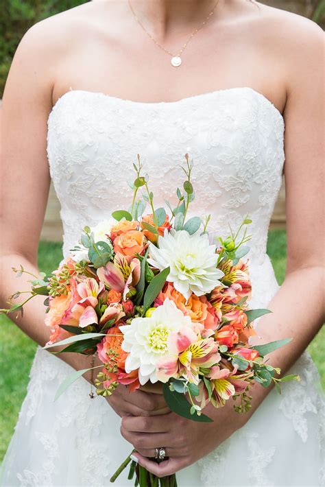 Vintage gold lantern and coral flower centerpieces. Rustic wedding, coral bridal bouquet | Bridal bouquet ...