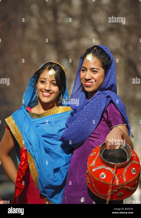 Punjabi Women Hi Res Stock Photography And Images Alamy