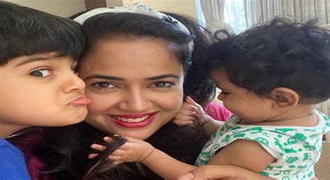 Kazama mana | night shift nurses: Sameera Reddy: I understand what it takes to be new mom ...