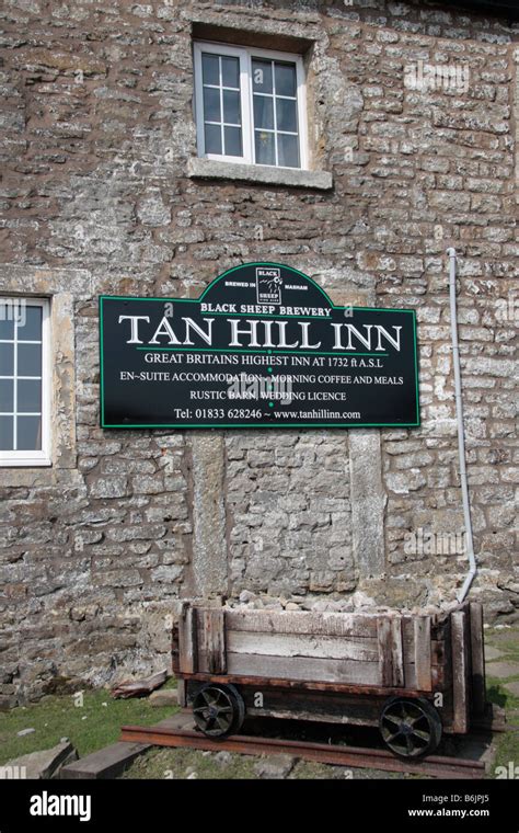 Tan Hill Inn Tan Hill North Yorkshire Highest Pub In Britain At 1732ft