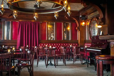 New York Citys Top 3 Piano Bars To Visit Now