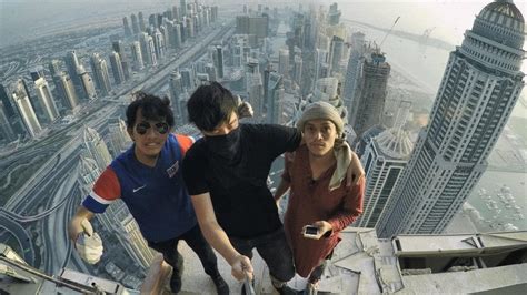 Wah Why Did These Ballsy Malaysians Climb A Dubai Tower On Hari Raya