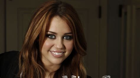 Charming Smile Of Miley Cyrus With Gray Eyes Hd Miley Cyrus Wallpapers