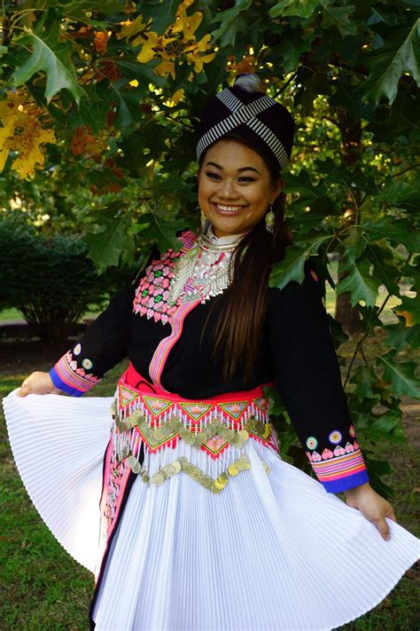 pin-by-bellavang-beauty-on-hmong-outfits-photoshoot-hmong-outfits,-photoshoot-outfits