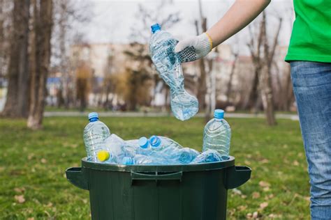 Recikliranje Ali Mečeš Prave Odpadke V Pravi Koš