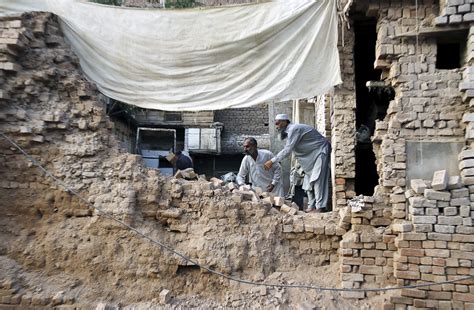 Afghanistan And Pakistan Hit By Deadly Earthquake The New York Times