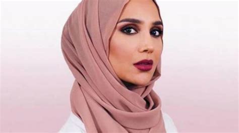hijab model amena khan steps down from l oreal campaign over anti israel tweets hijab model